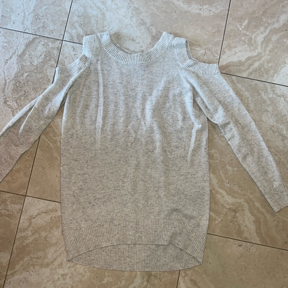Soft Elaine Turner sweater with shoulder cut outs. 100% cashmere